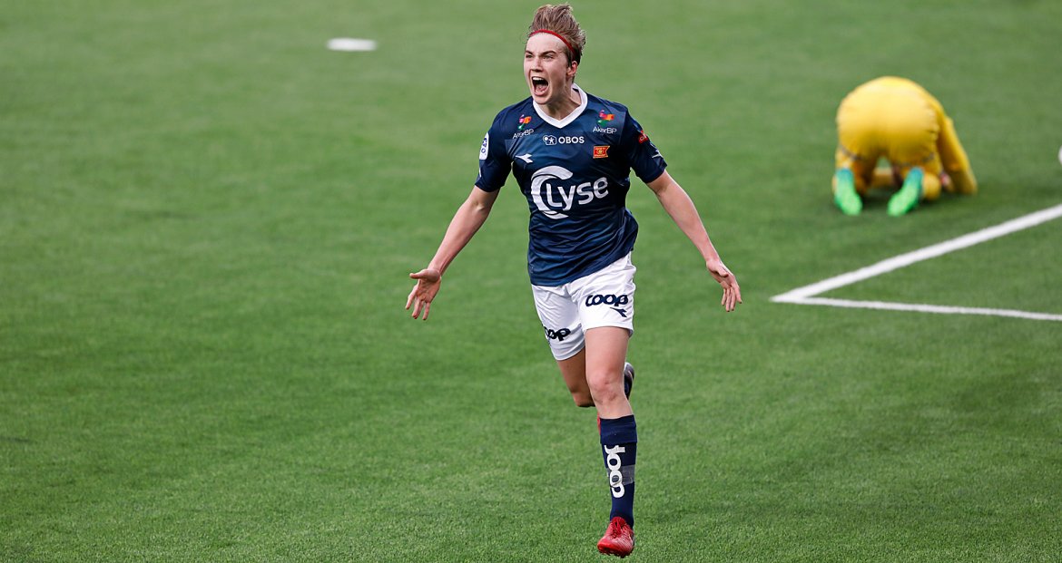 Viking - Åsane. Kristian Thorstvedt jubler for sin 4-0 scoring.