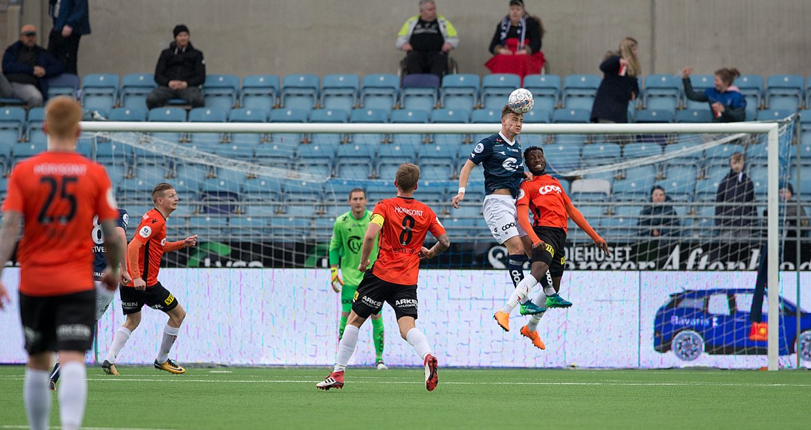 Viking - Åsane. Markus Nakkim får klarert.